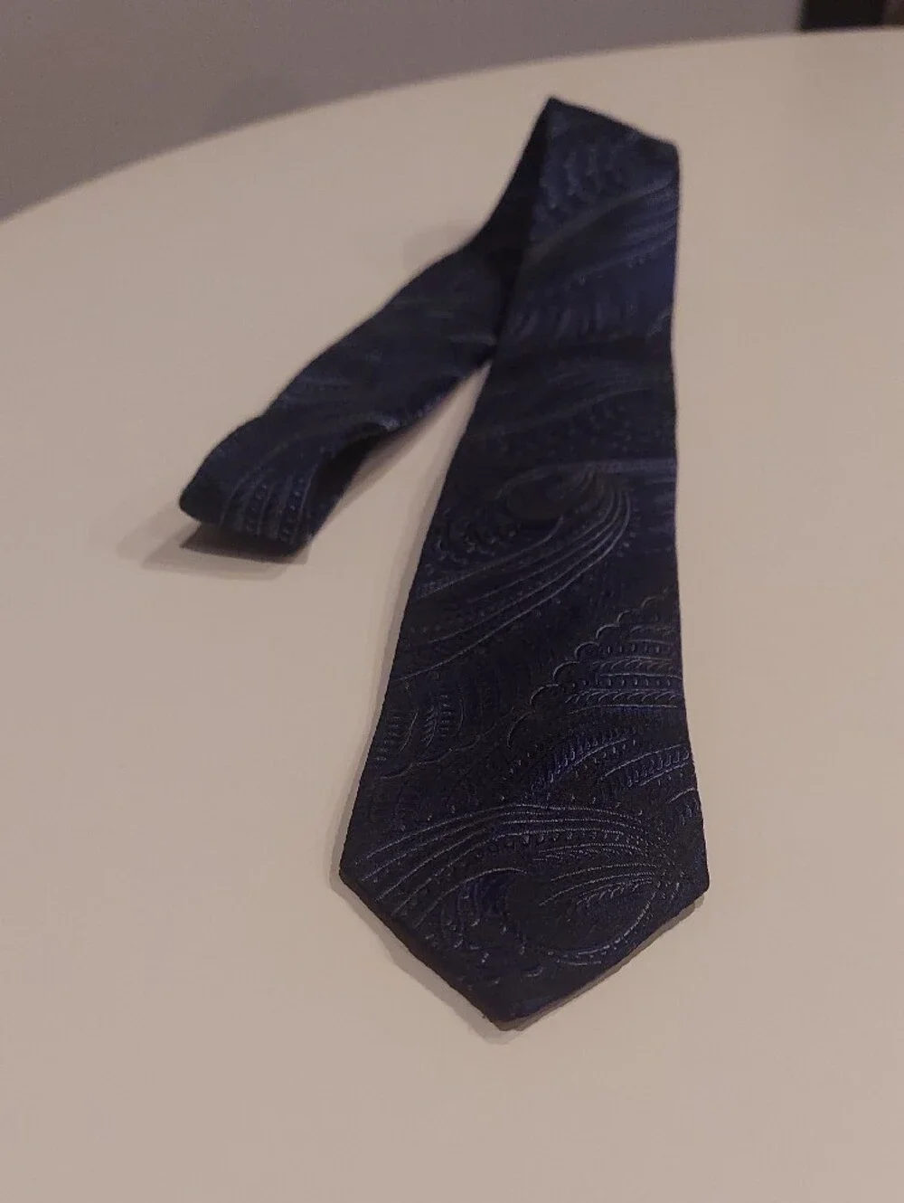 Vintage Gold Of Persia Dark Blue Paisley Silk Tie